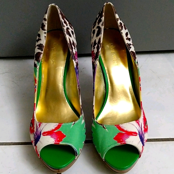 Heels - Picture 1 of 4